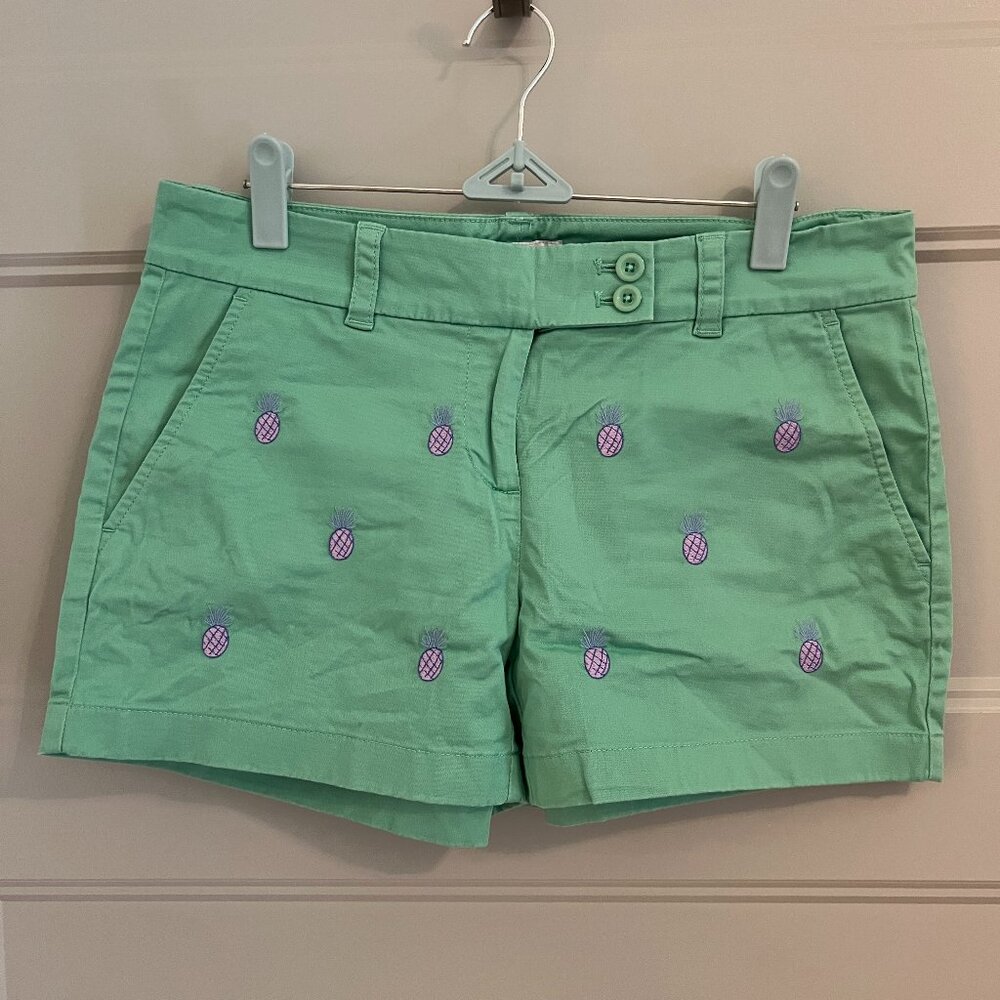 Vineyard Vines Mint green shorts with purple embroidered pineapples size 4